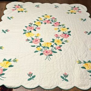 Full size hand stitched floral rose bouquet wreath white pastel quilt scalloped